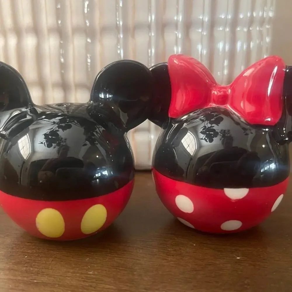 Disney Mickey and Minnie Mouse salt & pepper shakers New Cond